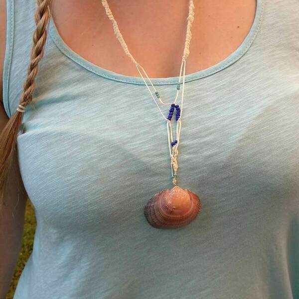 Shellcatcher μακραμέ μακρύ boho κολιέ με κοχύλι