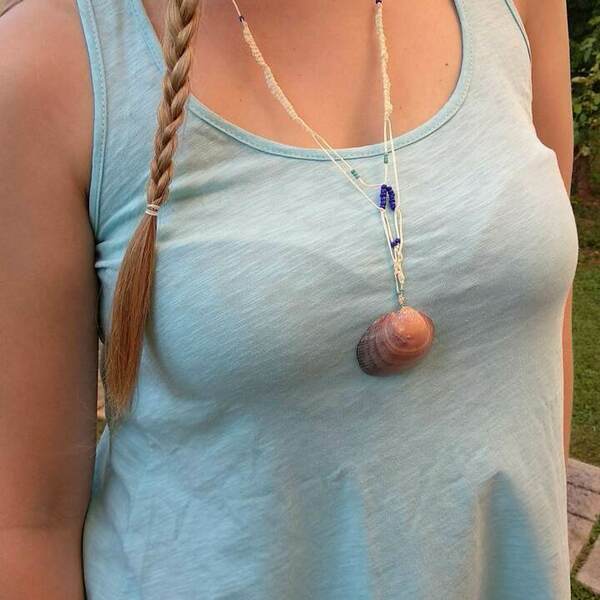Shellcatcher μακραμέ μακρύ boho κολιέ με κοχύλι
