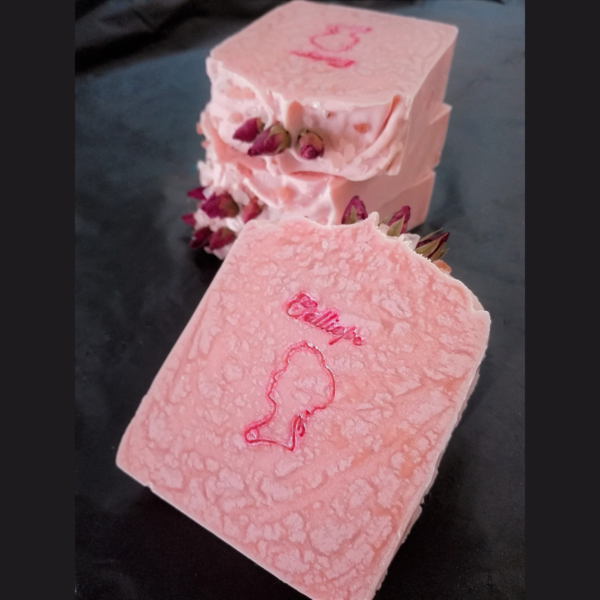Rose Porcelain Soap with Pink Clay and Kaolin. Σαπούνι με άρωμα τριαντάφυλλο με άργιλο ροζ και καολίνη.