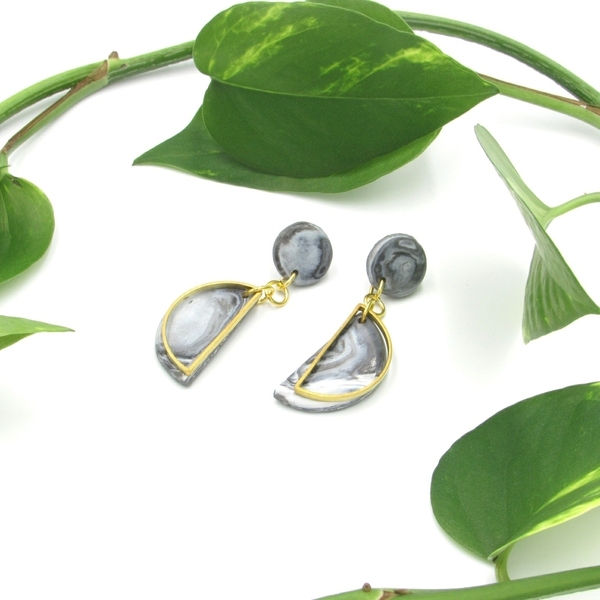 Marble semicircle earrings - ημικύκλιο σκουλαρίκια με εφέ μάρμαρο από πολυμερικό πηλό