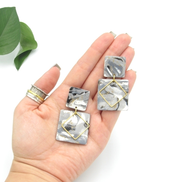 Marble square earrings - τετράγωνα σκουλαρίκια με εφέ μάρμαρο από πολυμερικό πηλό