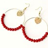 Σκουλαρίκια επίχρυσοι κρίκοι κόκκινες χάντρες και καρδιά